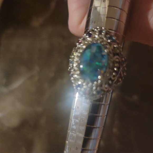 Elegant Silver Ring with Blue Gemstone - Picture 3 of 5